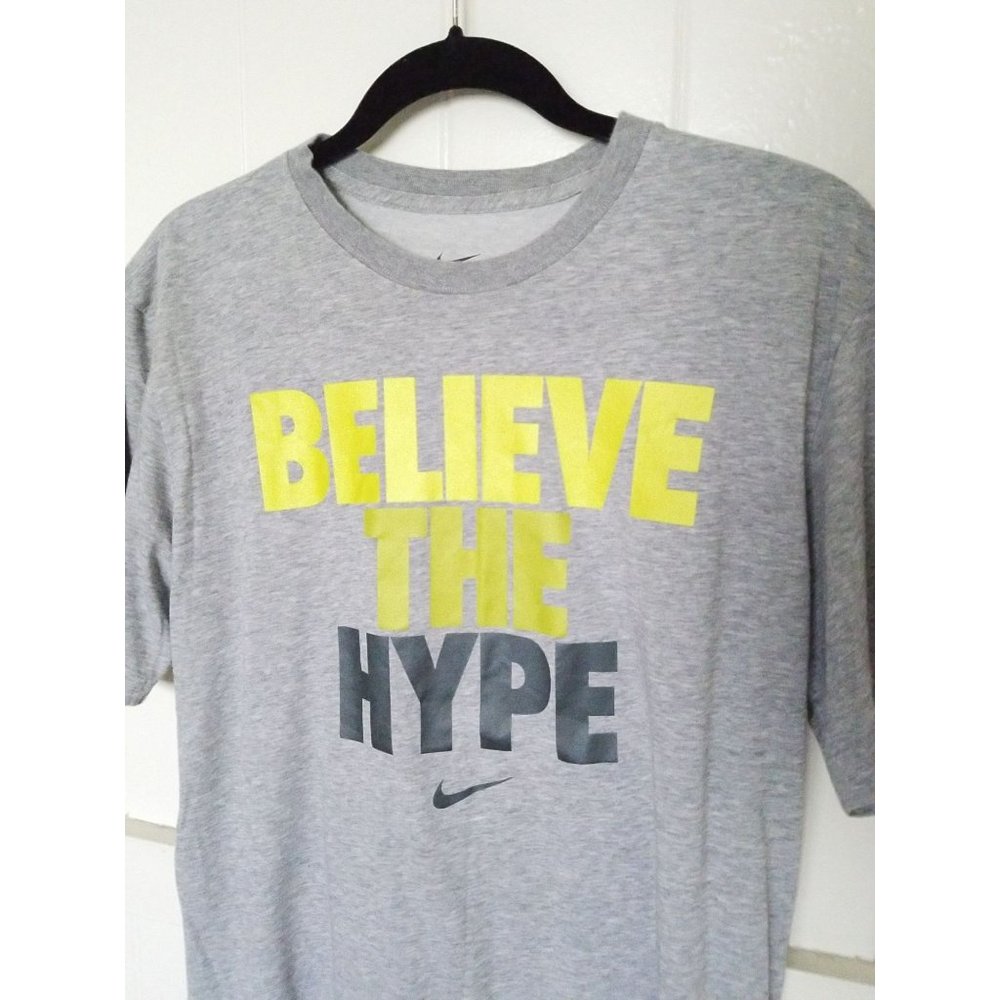 Nike BELIEVE THE HYPE Mens S/S Graphic Spell Out Logo T-Shirt L Gray Heather